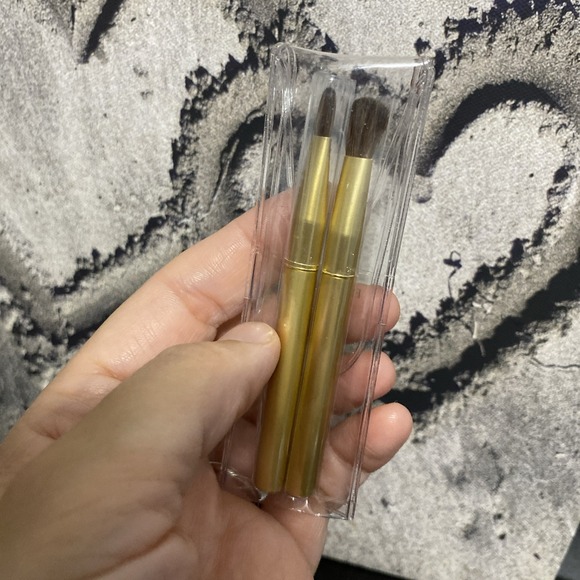 ESTEE LAUDER Makeup Brush Set Of Two Gold Tone Mini Lip & Eye Brush New - Picture 2 of 4